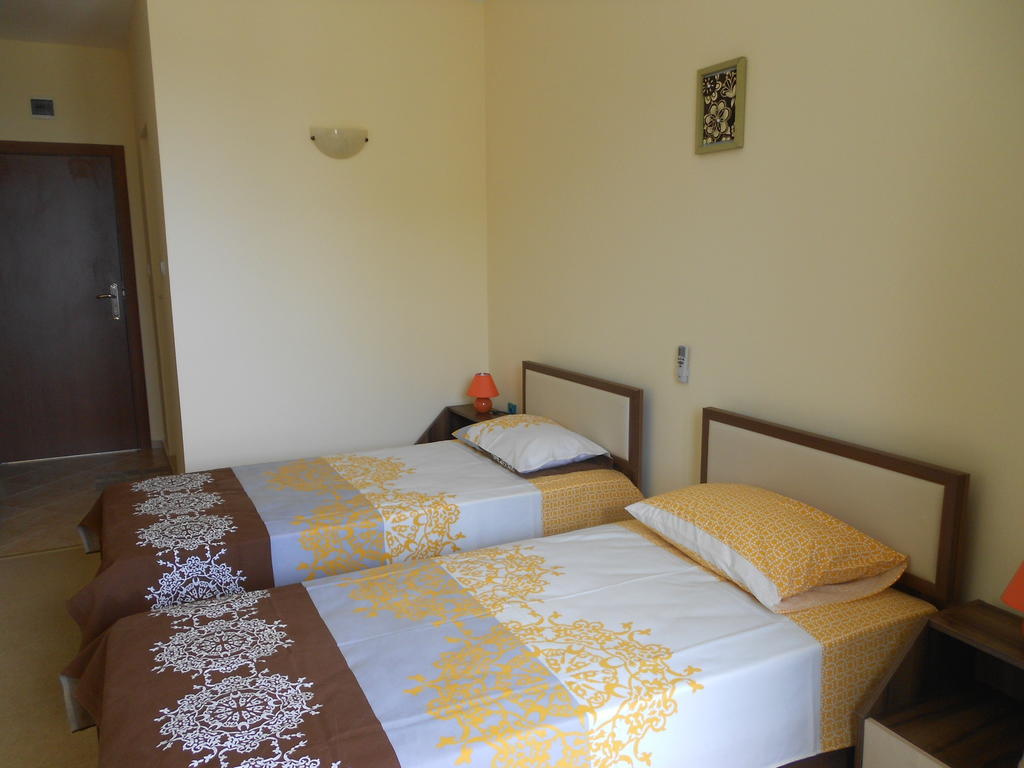 Family Hotel Amore بايالا الغرفة الصورة