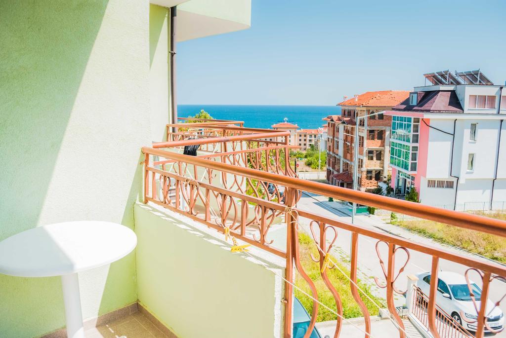 Family Hotel Amore بايالا المظهر الخارجي الصورة